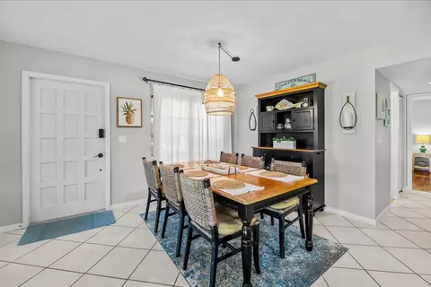 Dining - 333 NE Golfview Cir, Stuart, FL 34996 photo 2 of 3