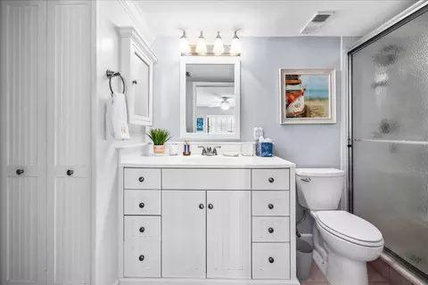 Bath - 333 NE Golfview Cir, Stuart, FL 34996 photo 1 of 3