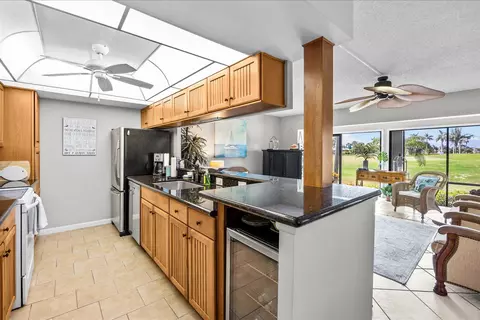 Kitchen - 333 NE Golfview Cir, Stuart, FL 34996 photo 2 of 4