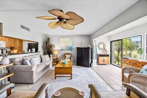 Living - 333 NE Golfview Cir, Stuart, FL 34996 photo 2 of 4
