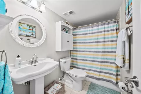 Bath - 333 NE Golfview Cir, Stuart, FL 34996 photo 3 of 3