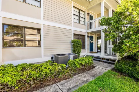 Exterior - 333 NE Golfview Cir, Stuart, FL 34996 photo 1 of 7