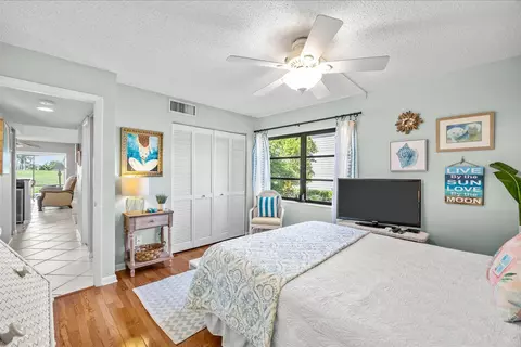 Bedroom - 333 NE Golfview Cir, Stuart, FL 34996 photo 5 of 5
