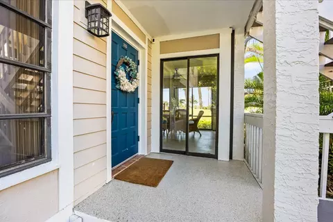 Exterior - 333 NE Golfview Cir, Stuart, FL 34996 photo 2 of 7