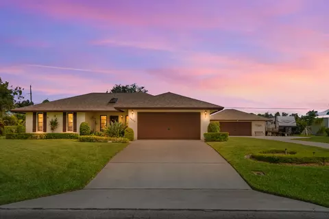 Exterior - 4680 SE Glen Ridge Trl, Stuart, FL 34997 photo 3 of 15