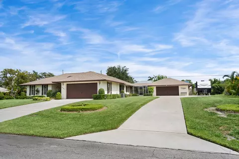 Exterior - 4680 SE Glen Ridge Trl, Stuart, FL 34997 photo 2 of 15