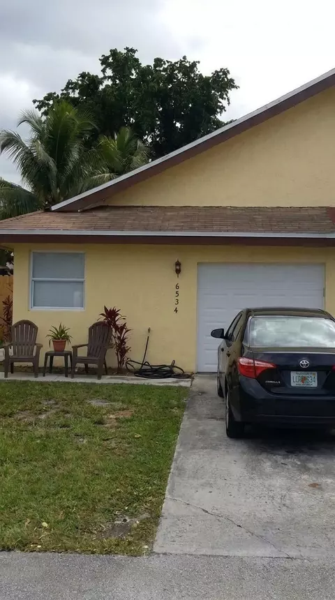 6534 Harbour Rd, North Lauderdale, FL 33068