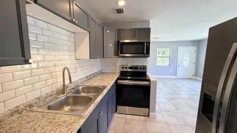 607 N 19th St, Fort Pierce, FL 34950