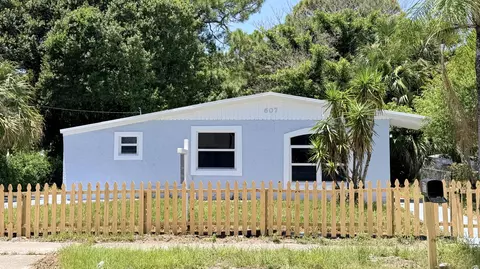 607 N 19th St, Fort Pierce, FL 34950