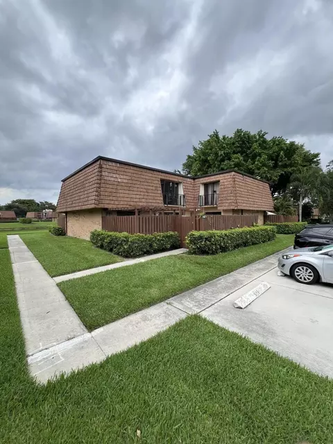 2803 28th Ln #106C, Greenacres, FL 33463