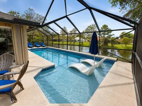 111 Camelot Ct, Royal Palm Beach, FL 33411