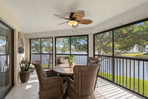 7232 Fairfax Dr #205, Tamarac, FL 33321