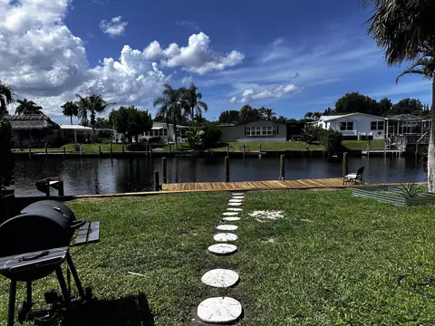 7882 SE Paradise Dr, Stuart, FL 34997 photo 3