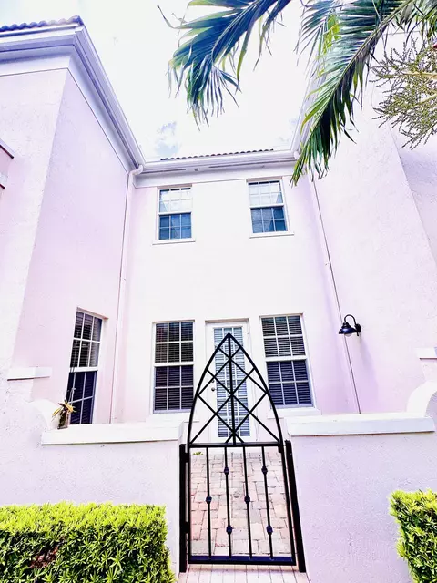 8296 NW 9th Ave, Boca Raton, FL 33487