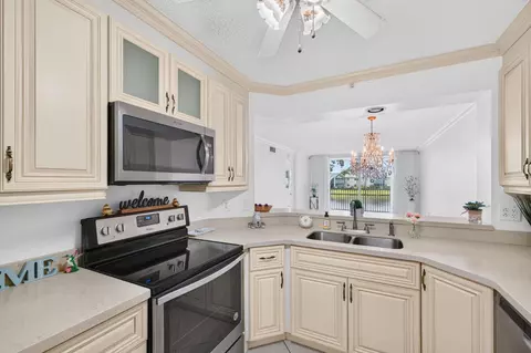 9551 Weldon Cir #E212, Tamarac, FL 33321