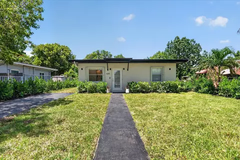 1645 NW 121st St, North Miami, FL 33167