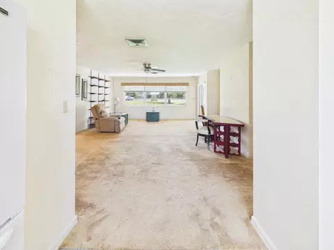 Living - 1501 SE 8th Dr, Okeechobee, FL 34974 photo 2 of 7