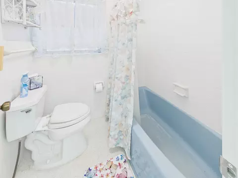 Bath - 1501 SE 8th Dr, Okeechobee, FL 34974 photo 4 of 6