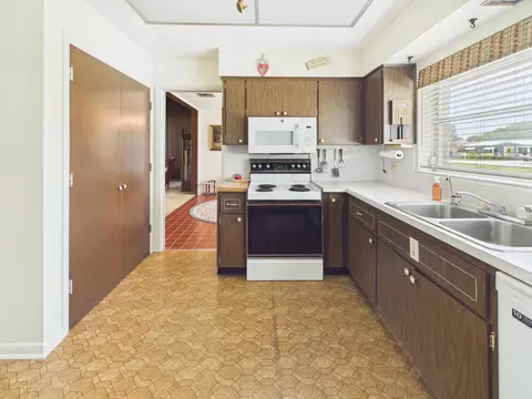 Kitchen - 1501 SE 8th Dr, Okeechobee, FL 34974 photo 1 of 3