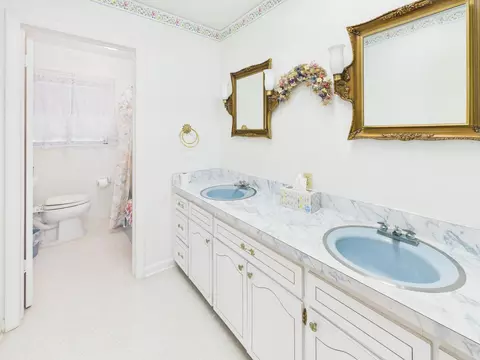 Bath - 1501 SE 8th Dr, Okeechobee, FL 34974 photo 3 of 6