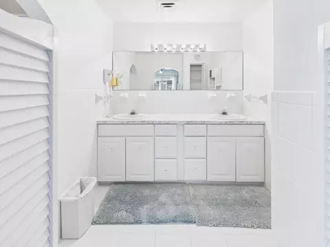 Bath - 1501 SE 8th Dr, Okeechobee, FL 34974 photo 1 of 6