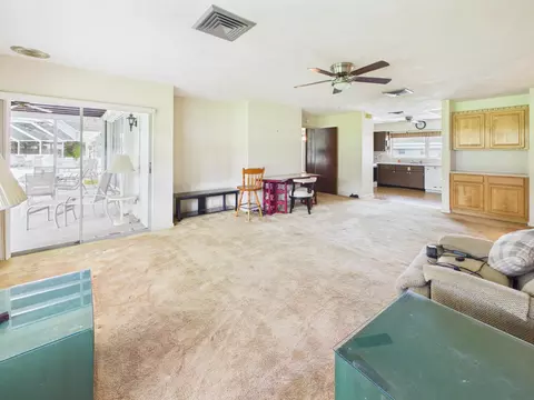 Living - 1501 SE 8th Dr, Okeechobee, FL 34974 photo 4 of 7