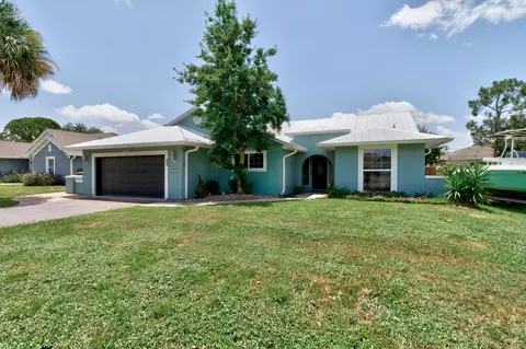 843 Vocelle Ave, Sebastian, FL 32958