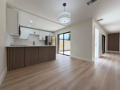 169 Lake Arbor Dr, Palm Springs, FL 33461
