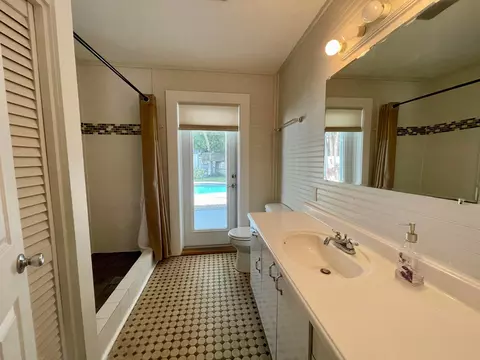 Bath - 3458 Canal Ct, Jupiter, FL 33469 photo 3 of 3