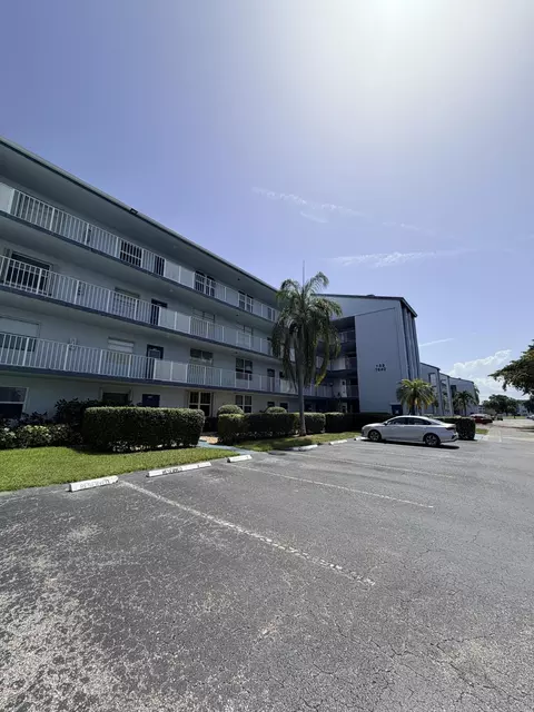 7640 NW 18th St #104, Margate, FL 33063