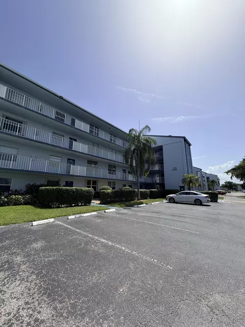 7640 NW 18th St #104, Margate, FL 33063