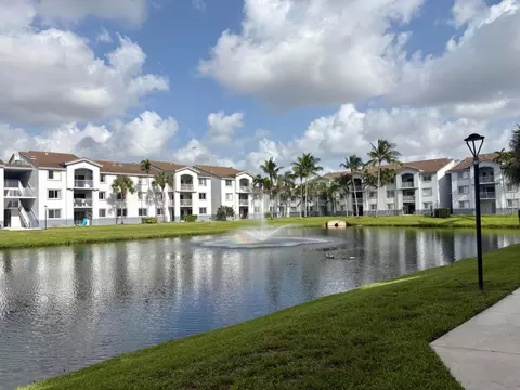 2640 S University Dr S #127, Davie, FL 33328
