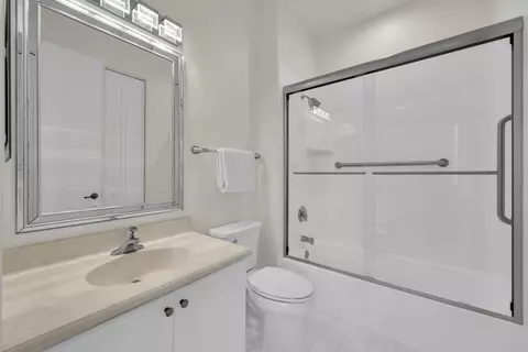 Bath - 4154 Stadium Dr, Jupiter, FL 33458 photo 2 of 3