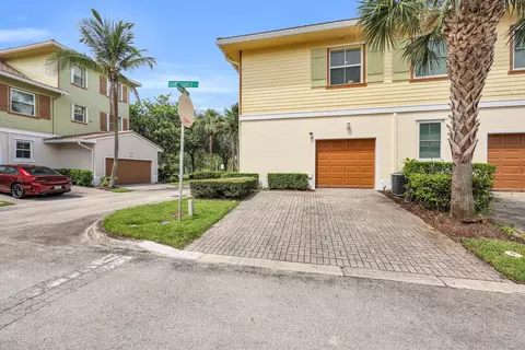 Exterior - 4154 Stadium Dr, Jupiter, FL 33458 photo 5 of 6