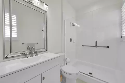 Bath - 4154 Stadium Dr, Jupiter, FL 33458 photo 1 of 3