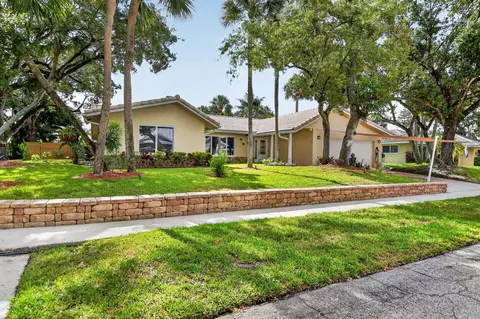 32 SW 14th Ave, Boca Raton, FL 33486