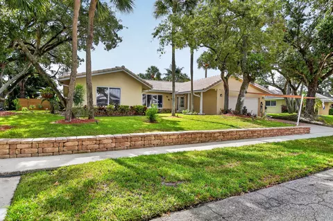 32 SW 14th Ave, Boca Raton, FL 33486
