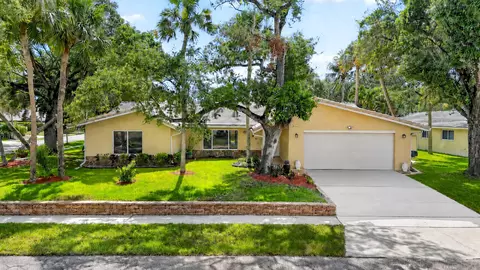 32 SW 14th Ave, Boca Raton, FL 33486