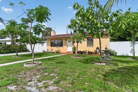 5826 Churchill Ct, West Palm Beach, FL 33405