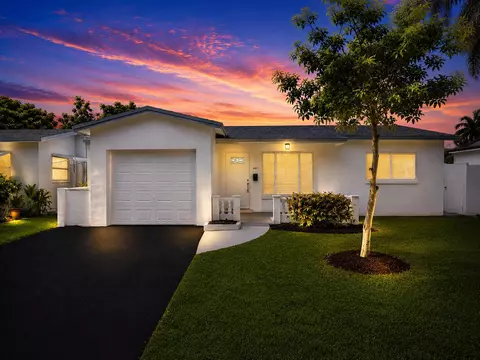 4827 NW 43rd Ct, Lauderdale Lakes, FL 33319