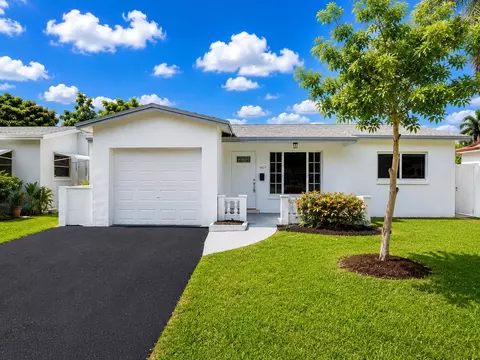 4827 NW 43rd Ct, Lauderdale Lakes, FL 33319