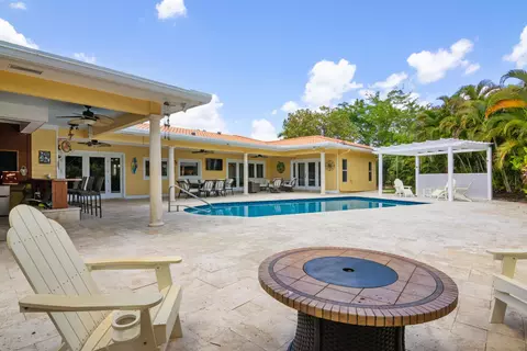 Exterior - 16686 Golfview Dr, Weston, FL 33326 photo 3 of 13