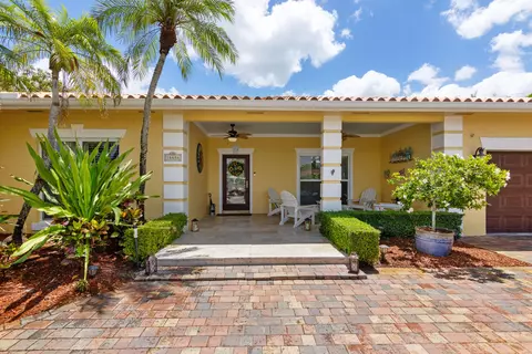 Exterior - 16686 Golfview Dr, Weston, FL 33326 photo 5 of 13