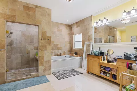 Bath - 16686 Golfview Dr, Weston, FL 33326 photo 8 of 9