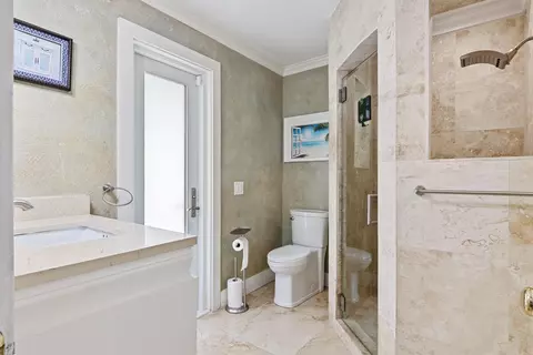 Bath - 16686 Golfview Dr, Weston, FL 33326 photo 3 of 9