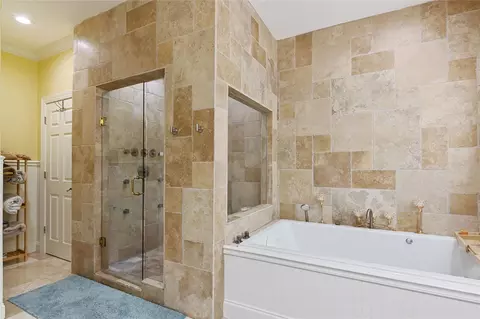 Bath - 16686 Golfview Dr, Weston, FL 33326 photo 5 of 9