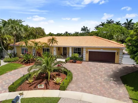 View/Area - 16686 Golfview Dr, Weston, FL 33326 photo 2 of 15