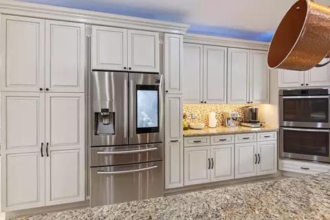 Kitchen - 16686 Golfview Dr, Weston, FL 33326 photo 7 of 12