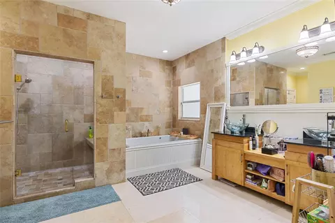 Bath - 16686 Golfview Dr, Weston, FL 33326 photo 4 of 9