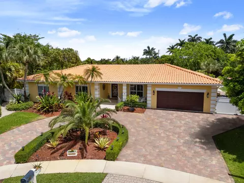 View/Area - 16686 Golfview Dr, Weston, FL 33326 photo 4 of 15